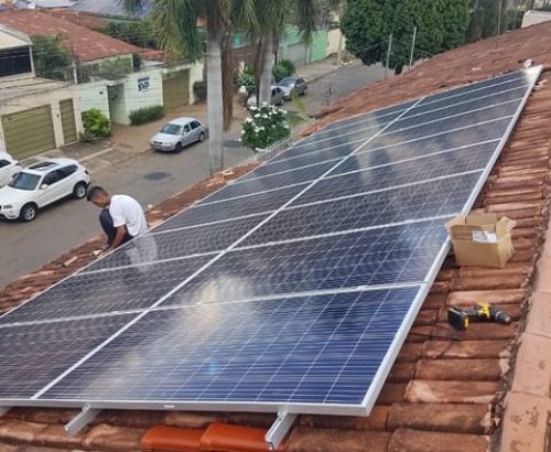 Motor e Cia – 6,03 kwp – 784 kwh- mes – 18 modulos Motor e Cia - 6,03 kwp - 784 kwh- mes - 18 modulos